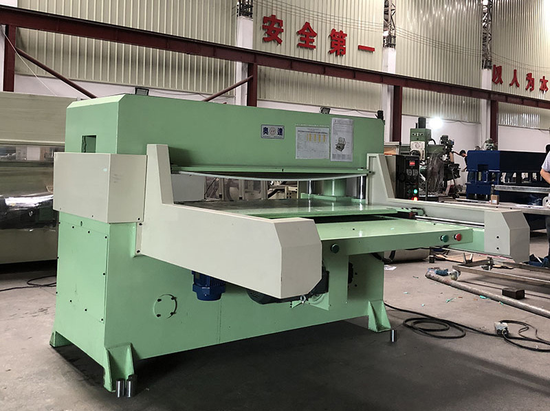 單（雙(shuāng)）邊自動(dòng)送料裁(cai)斷機